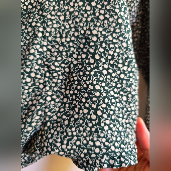 Abercrombie & Fitch, Floral Cropped Top, Green/Cream, Size Small - Picture 5 of 6